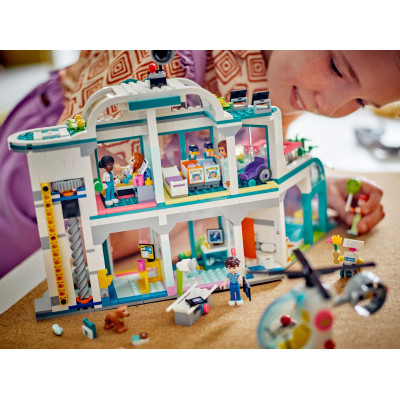 Конструктор Lego Friends Лікарня в Хартлейк-Сіті 1045 деталей (42621) фото №11