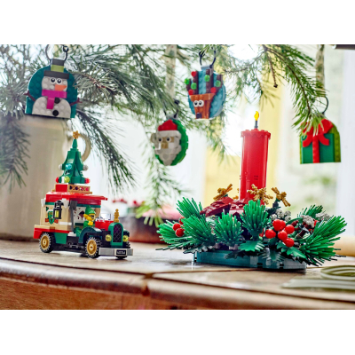 Конструктор Lego Iconic Вантажівка Санти (40746) фото №6