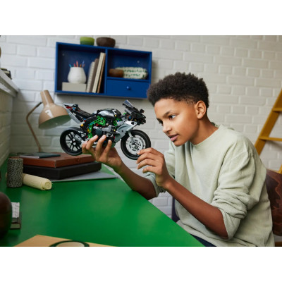 Конструктор Lego Technic Мотоцикл Kawasaki Ninja H2R 643 деталі (42170) фото №2