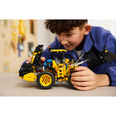 Конструктор Lego Technic Колісний навантажувач Volvo L120 Electric (42209) фото №11