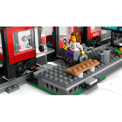 Конструктор Lego City Трамвай і вокзал у центрі міста 811 деталей (60423) фото №6