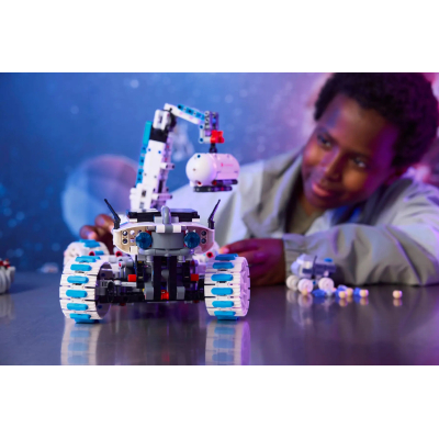 Конструктор Lego Technic Місяцехід Lunar Outpost. Космічний корабель (42211) фото №10