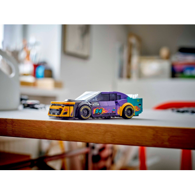 Конструктор Lego Speed Champions NASCAR Next Gen Chevrolet Camaro ZL1, 328 деталей (76935) фото №12