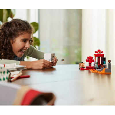 Конструктор Lego Minecraft Засідка біля порталу в Нижній світ 352 деталей (21255) фото №10