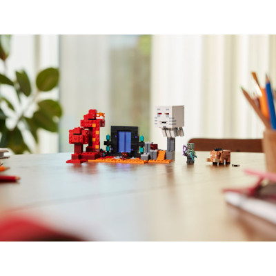 Конструктор Lego Minecraft Засідка біля порталу в Нижній світ 352 деталей (21255) фото №12