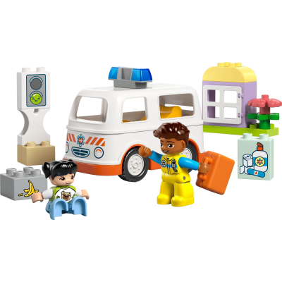 Конструктор Lego DUPLO Town Швидка допомога та водій (10447) фото №2