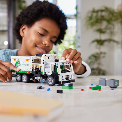Конструктор Lego Technic Сміттєвоз Mack LR Electric 503 деталей (42167) фото №9