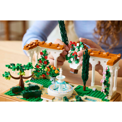 Конструктор Lego Icons Сад фонтанів (10359) фото №9