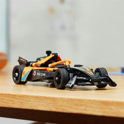 Конструктор Lego Автомобіль для перегонів NEOM McLaren Formula E 452 деталі (42169) фото №9