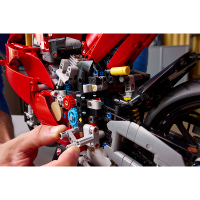 Конструктор Lego Technic Мотоцикл Ducati Panigale V4 S (42202) фото №10