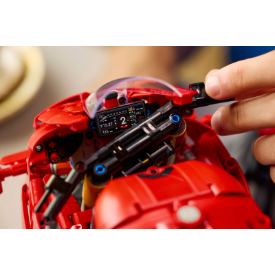 Конструктор Lego Technic Мотоцикл Ducati Panigale V4 S (42202) фото №11