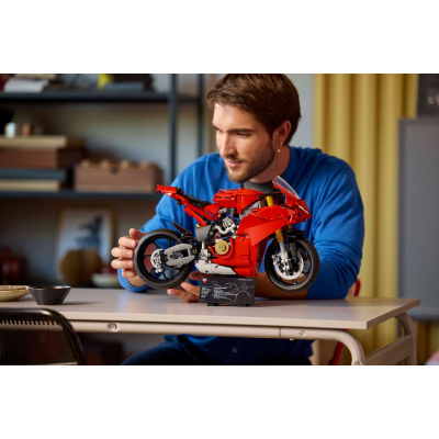 Конструктор Lego Technic Мотоцикл Ducati Panigale V4 S (42202) фото №9