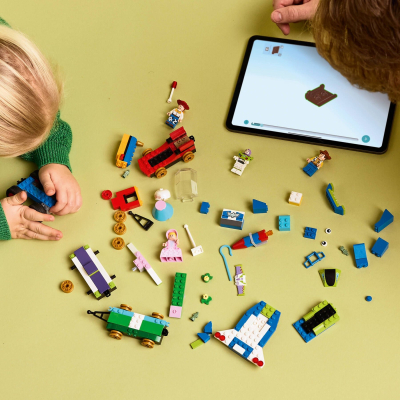 Конструктор Lego Disney та Pixar Святкування з Історії іграшок: поїзд та авто для гонок (43264) фото №8