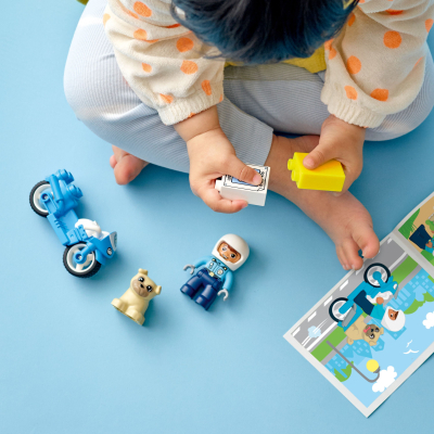 Конструктор Lego DUPLO Town Поліцейський мотоцикл 5 деталей (10967) фото №3