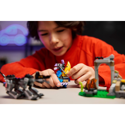 Конструктор Lego Fortnite Табір Peely та Sparkplug (77075) фото №10