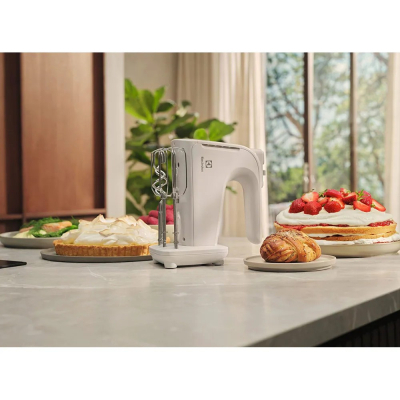 Миксер Electrolux EHM4W фото №9