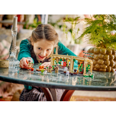 Конструктор Lego Harry Potter Замок Хогвартс: урок гербології (76445) фото №10