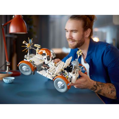 Конструктор Lego Technic Місячний автомобіль NASA Apollo (42182) фото №11