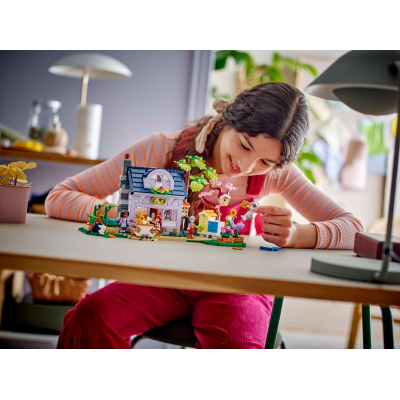 Конструктор Lego Friends Будиночок і квітник бджолярів (42669) фото №11