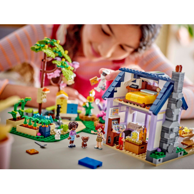 Конструктор Lego Friends Будиночок і квітник бджолярів (42669) фото №12
