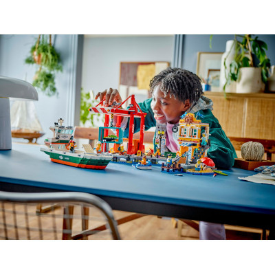 Конструктор Lego City Морська гавань із вантажним судном (60422) фото №9